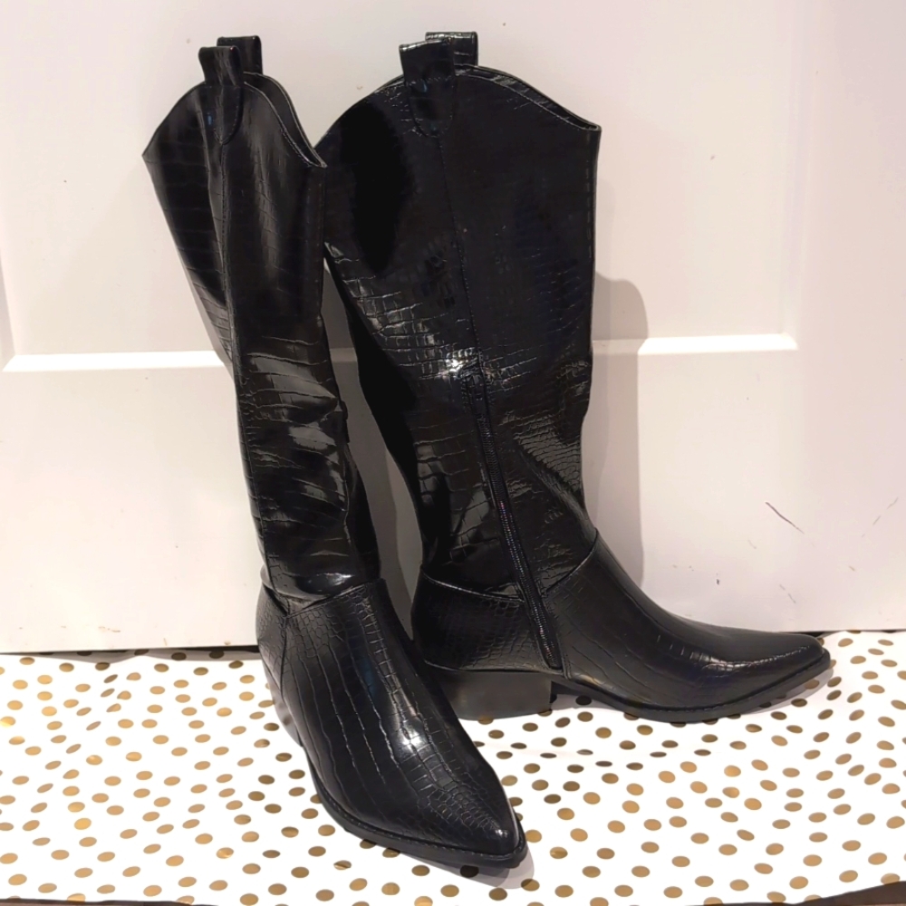 NEW Black boots